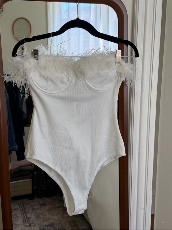 entro Tops - White Feather Trim Strapless Bodysuit